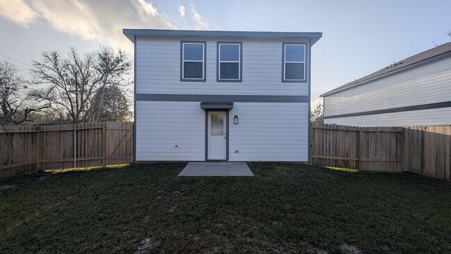 Building Photo - 411 Sandall St