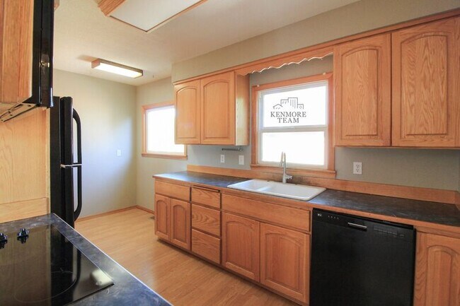 Building Photo - 1810 S Sharron St