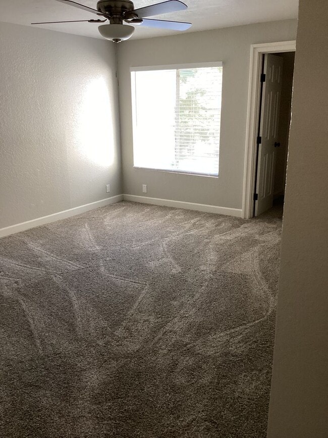 Building Photo - BEAUTIFUL - REMODELED 2 BEDROOM/1 BATH CON...