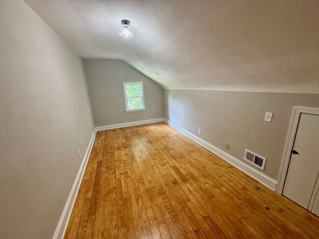 Building Photo - Large 3 bedroom / 2 bath house in Annapolis