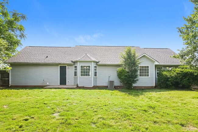 Building Photo - 372 Kay Dr