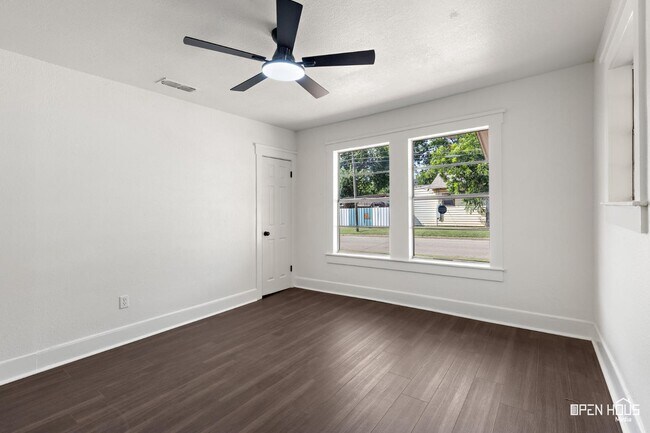 Building Photo - 1415 Fillmore St