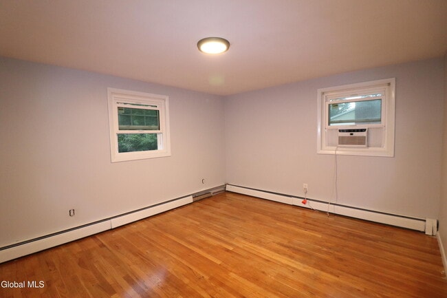 Building Photo - 8 Sweet Brier Dr
