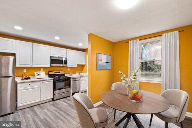 Building Photo - 2412 18th St SE