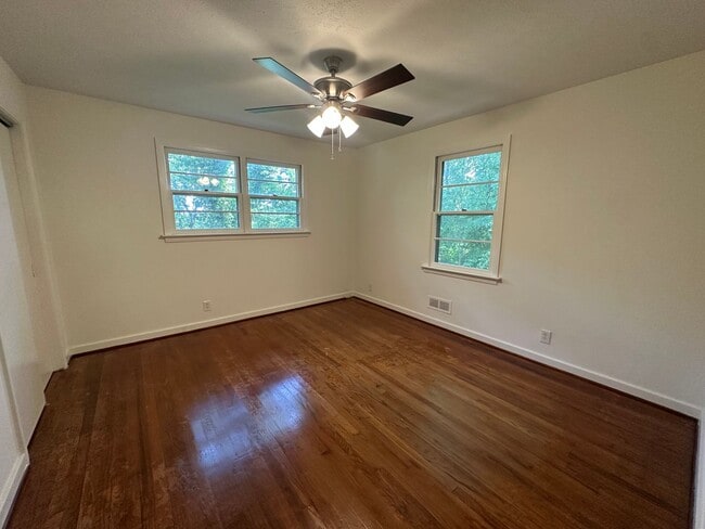 Building Photo - 1604 McCall Dr