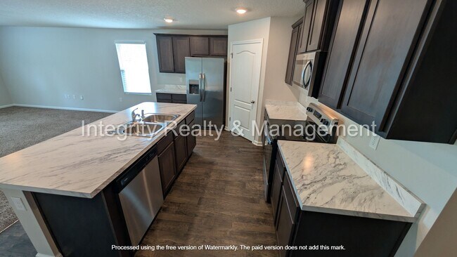 Building Photo - Spacious 4-bedroom, 2-bathroom home