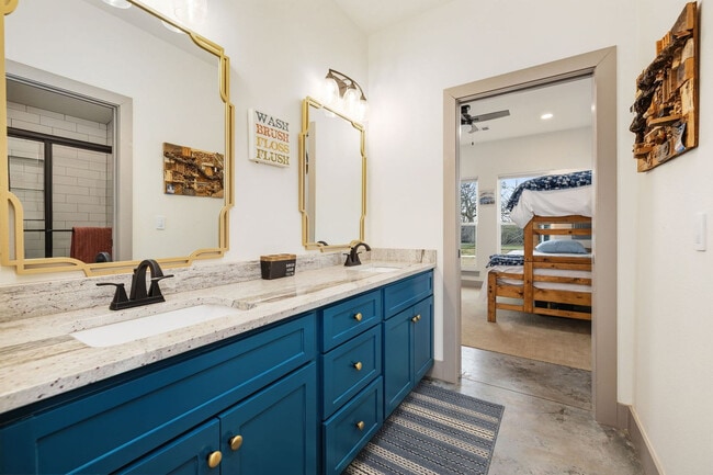 Building Photo - 149 NW Campbell Loop