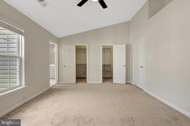 Building Photo - 12913 Wood Cres Cir