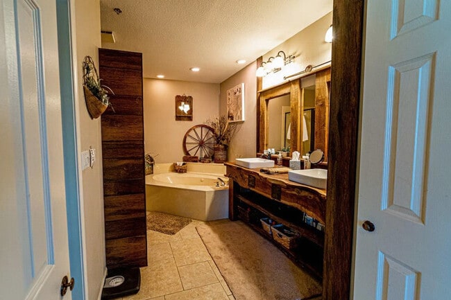 Building Photo - 3404 American Dr