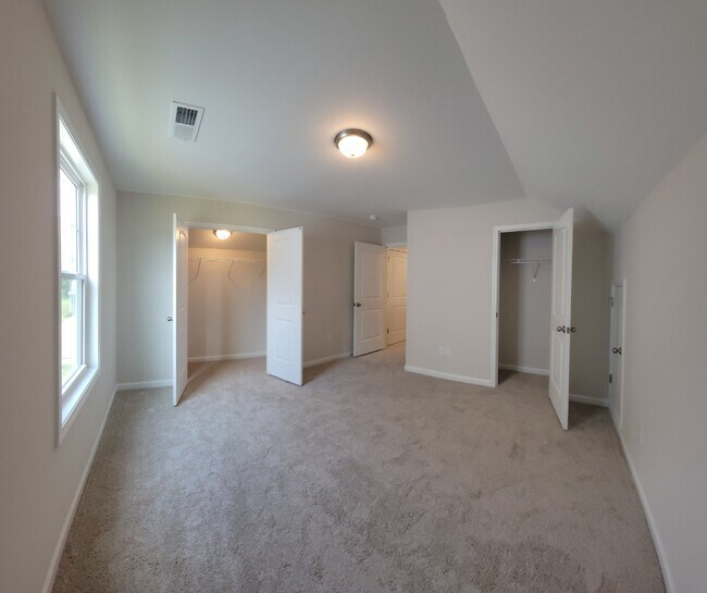 Building Photo - Your Ideal Home Awaits in Simpsonville