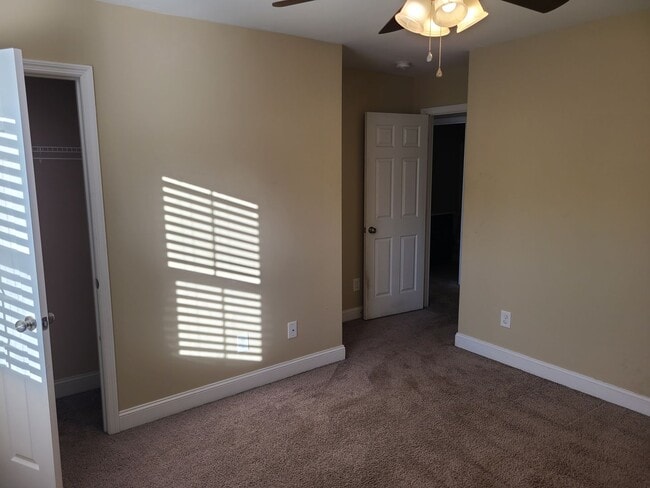 Building Photo - 3 Bedroom, 2.5 bath home - Sneads Ferry - ...