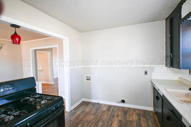 Building Photo - 1501 S Avondale St