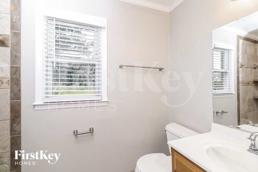 Building Photo - 4809 Maplecrest Dr