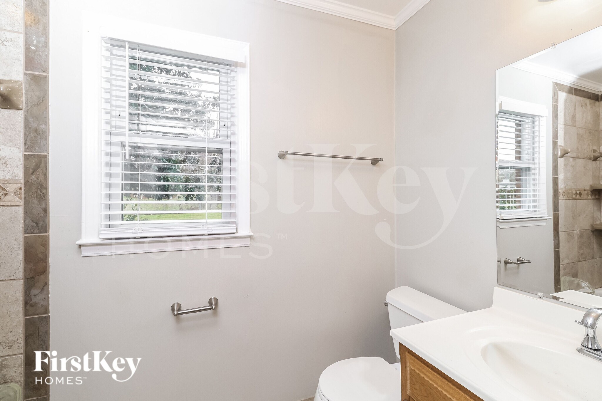 Building Photo - 4809 Maplecrest Dr