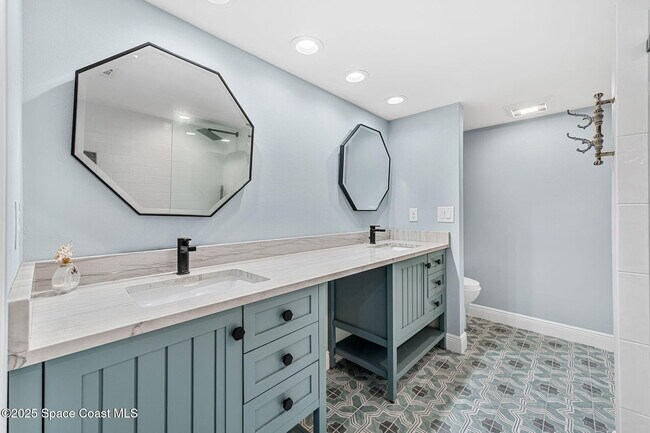 Building Photo - 995 N Hwy A1A