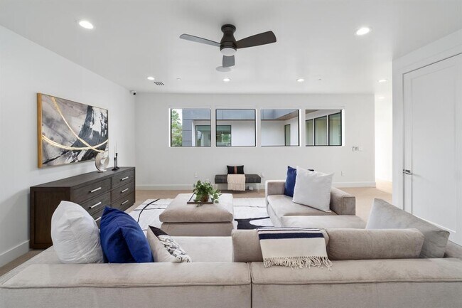 Building Photo - 4811 Timberline Dr