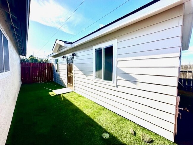 Building Photo - Brand New ADU in Oceanside