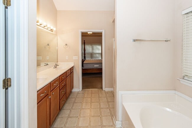 Building Photo - 5 Bedroom 2.5 Bath Home in Indigo Fields - North Charleston