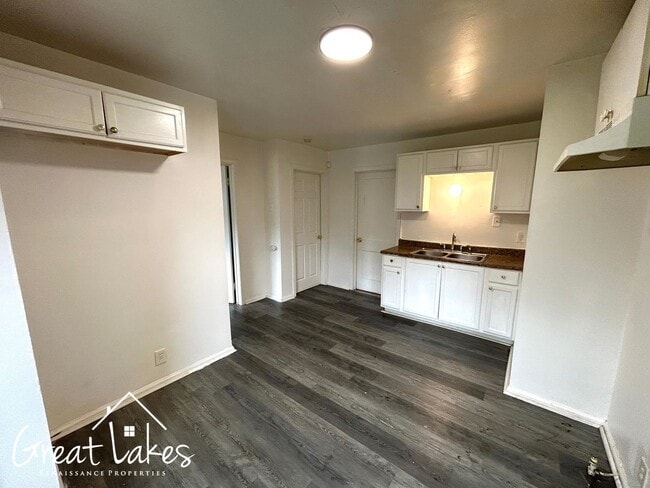 Building Photo - Charming 2 Bedroom 1 Bathroom now available for rent