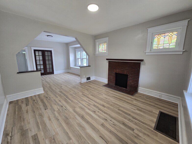 Building Photo - 3519 Belaire Pl
