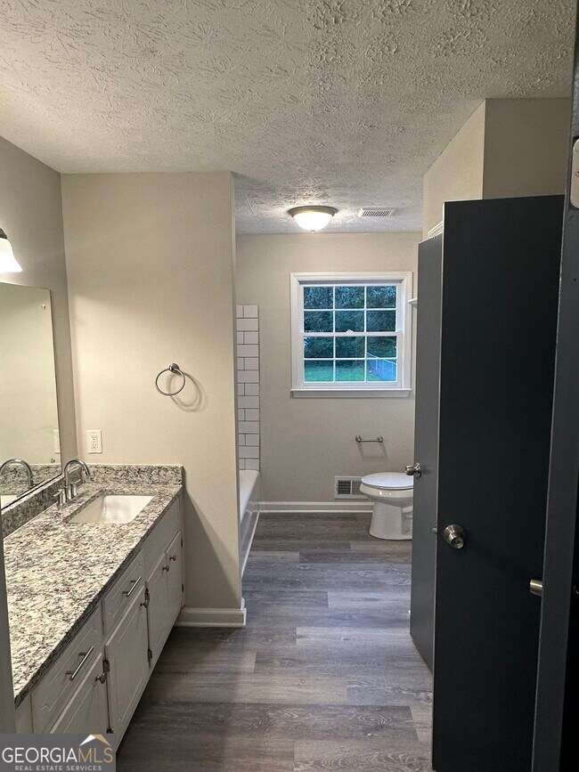 Building Photo - 6322 W Fayetteville Rd