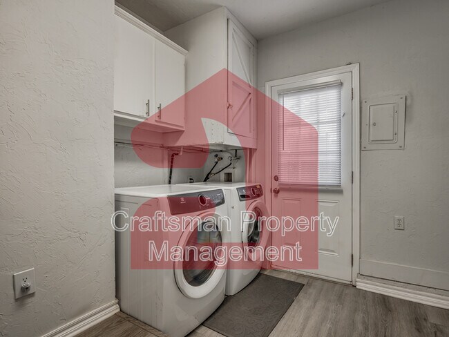 Building Photo - 2024 NW 45th St