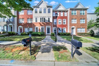 Building Photo - Lovely 3 Bed 2.5 Bath Townhome in Mint Hill!