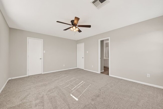 Building Photo - 2810 Meadowbrook Lane