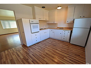 Building Photo - Walk 1 Block To Downtown! LG. 1 BR/1BA, Hd...