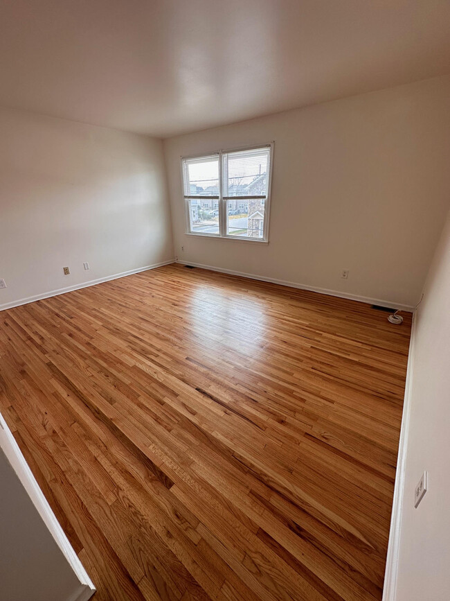 main bedroom - 163 S 4th Ave