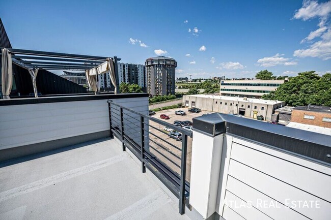 Building Photo - 2 Bed 2.5 Bath Condo in the Heart of LoHi ...