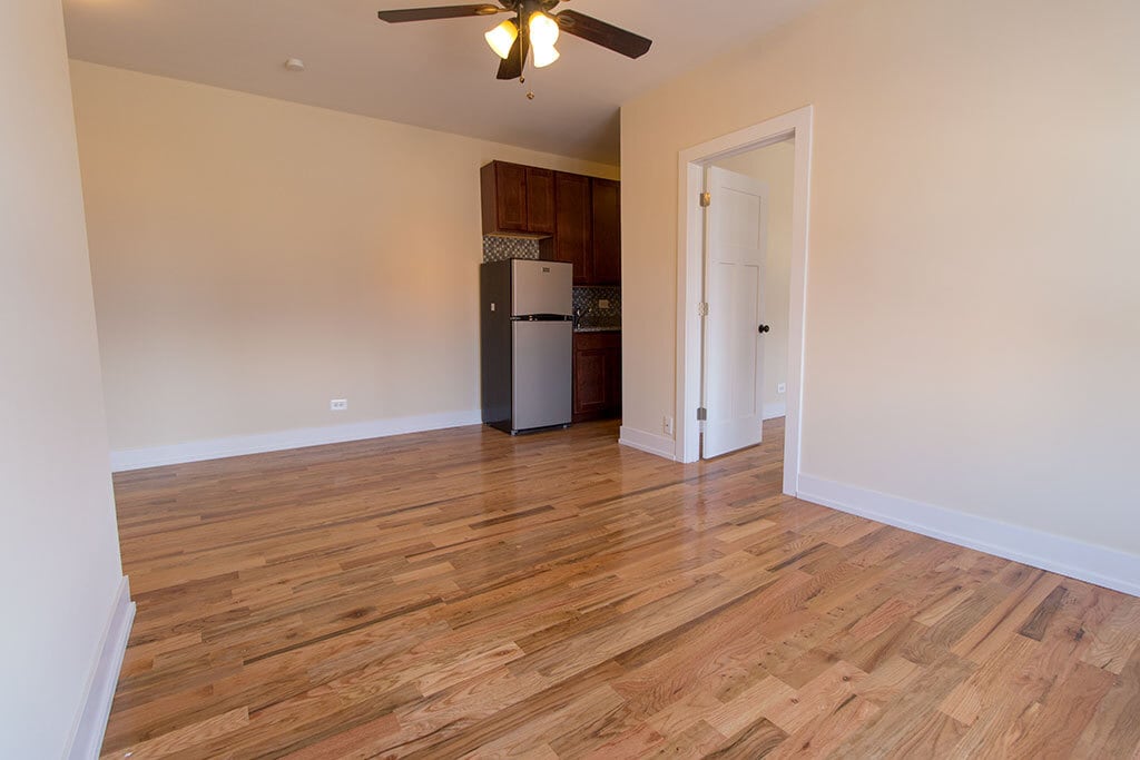 Building Photo - 909 W Cornelia Ave