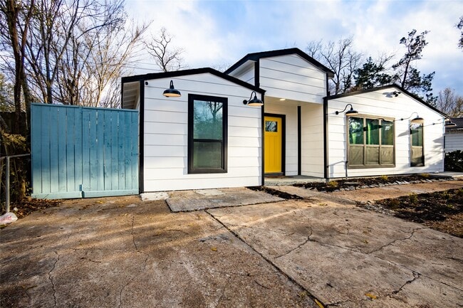 Building Photo - 6127 Beekman Rd
