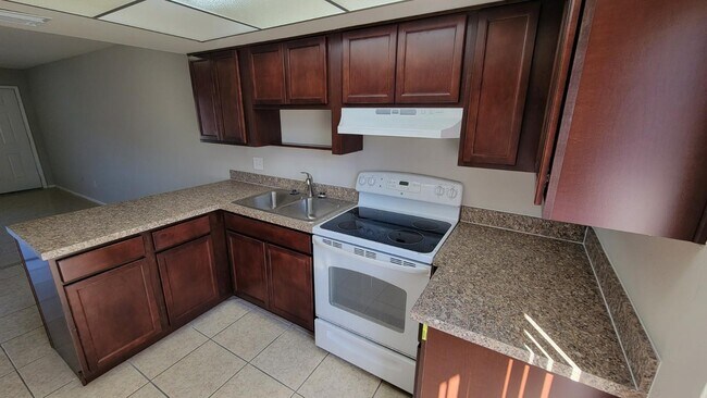 Building Photo - 130 Las Brisas Way