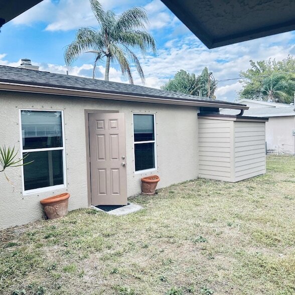 Building Photo - 530 SW Prima Vista Blvd