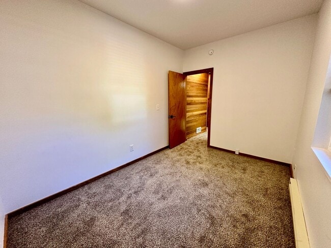 Building Photo - 1204 N Brooklane St