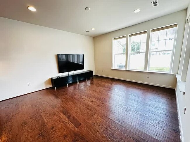 Building Photo - 5604 Benoni Ct