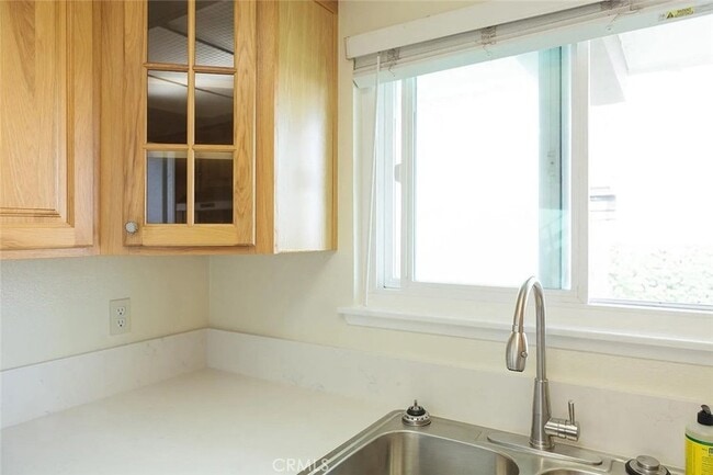 Building Photo - 11115 Slater Ave