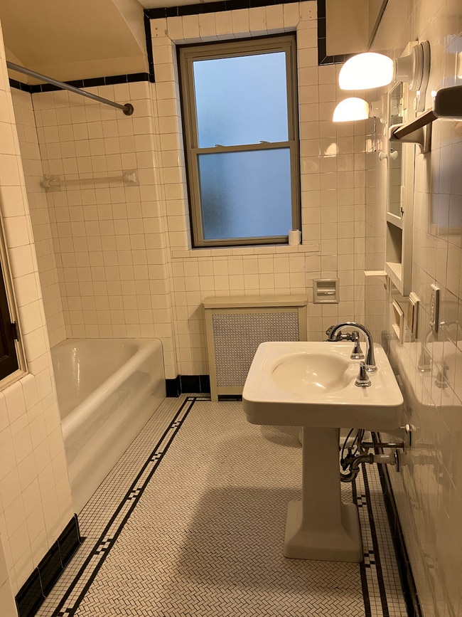 Building Photo - 4945 N Washtenaw Ave