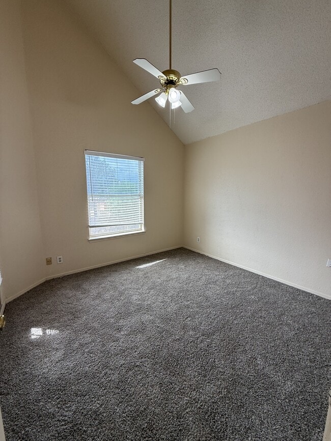 Building Photo - 12008 Castle Woods Dr