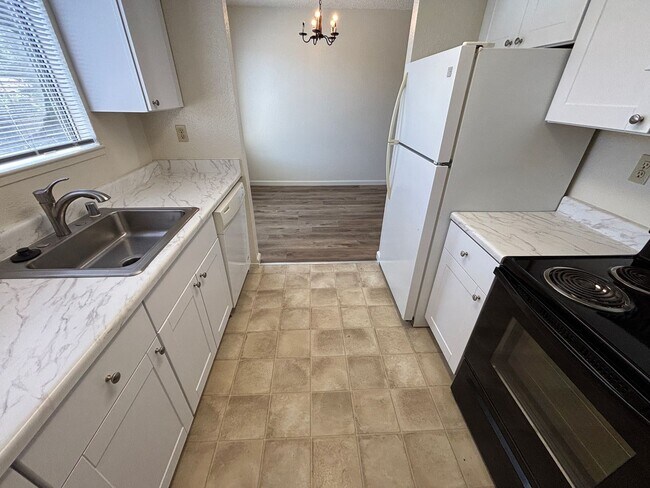 Building Photo - Two Bedroom, Two Bathroom Second Floor Apa...