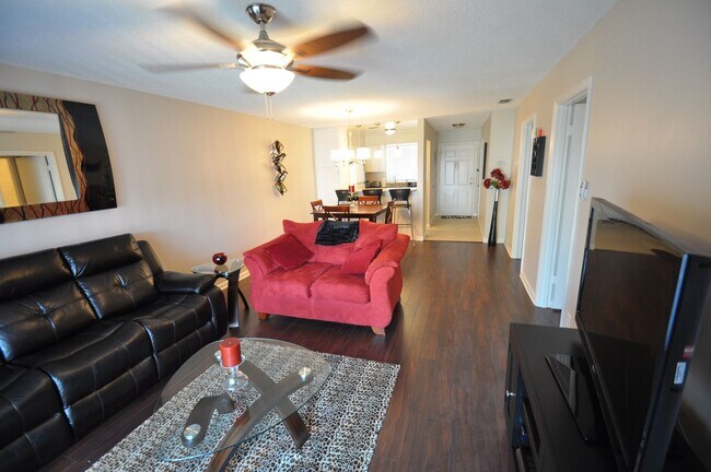 Building Photo - Charming 2-Bedroom Condo in Scenic Winter ...