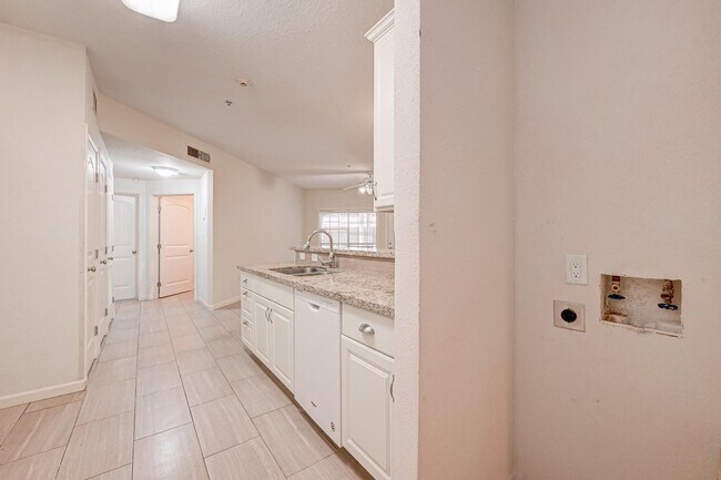 Building Photo - 2803 Kings Crossing Dr