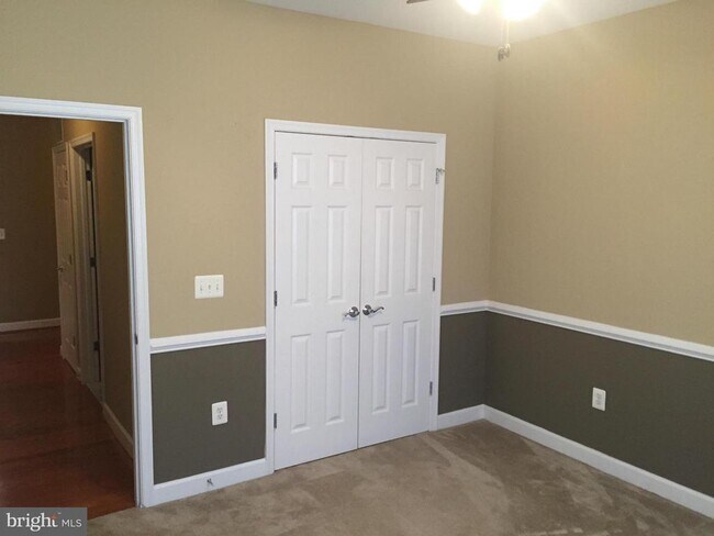 Building Photo - 6161 Willow Pl