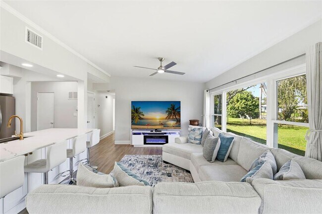 Building Photo - 2705 Gulfstream Rd