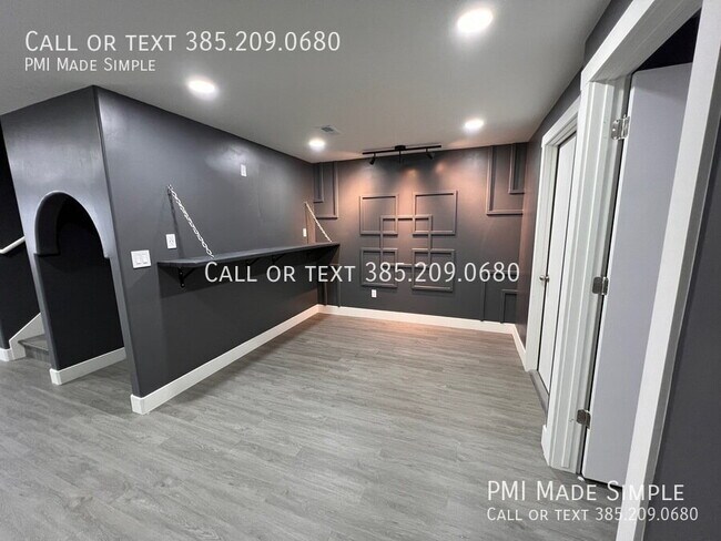 Building Photo - Modern Townhome | LVP | Office/Entertainment