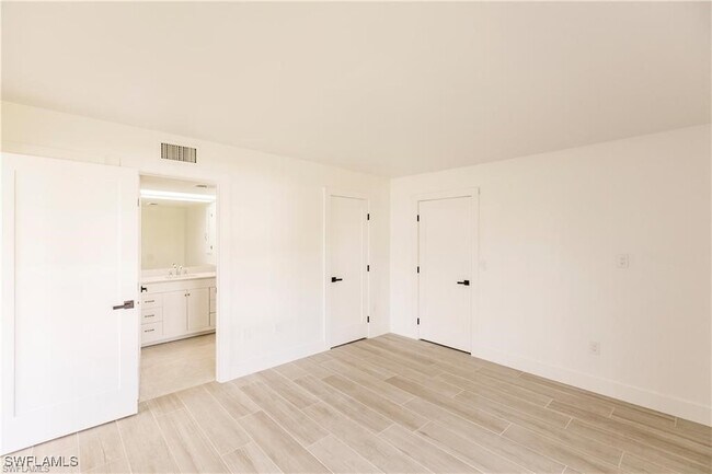 Building Photo - 204 5th St