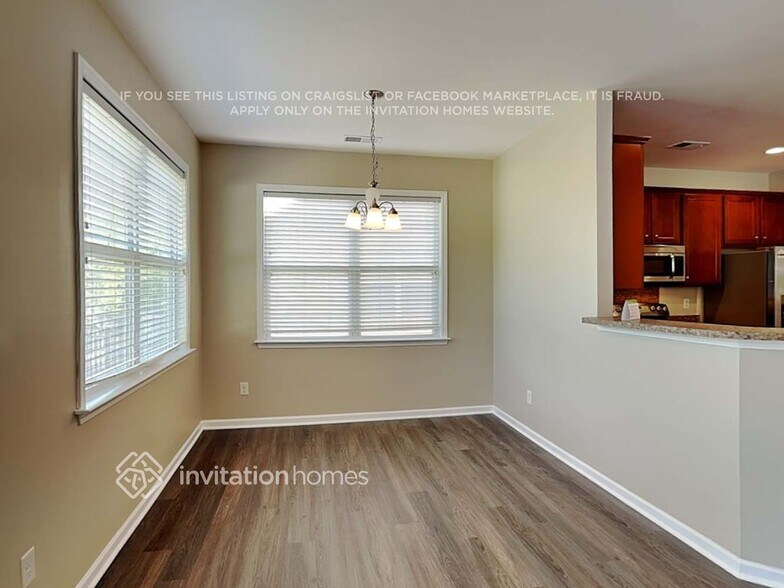 Building Photo - 3302 Streamside Dr