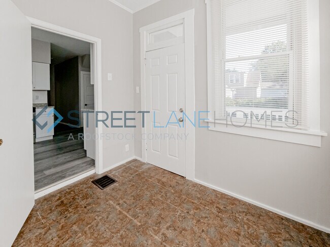 Building Photo - REDUCED!