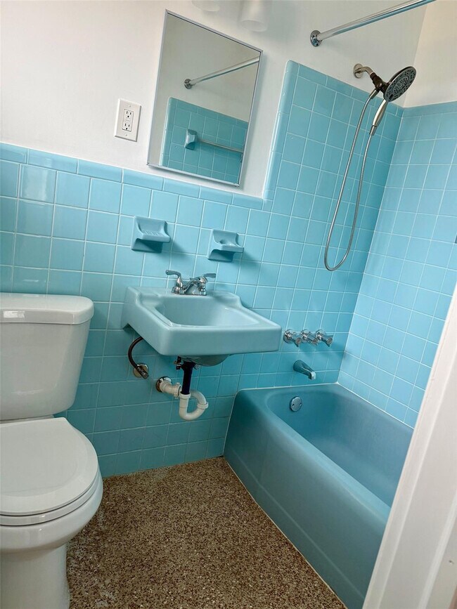 Building Photo - 1241 NE 16th Terrace